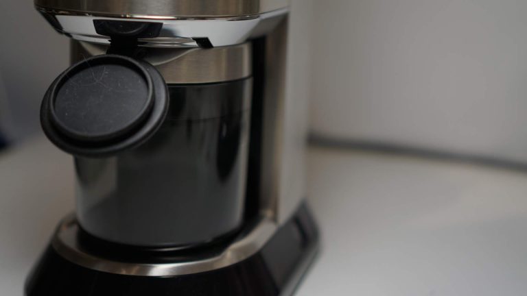デロンギデディカコーン式コーヒーグラインダーのエスプレッソ用極細挽きは業務用並のエスプレッソマシンでも使えるかレビュー！ | HOME CAFE